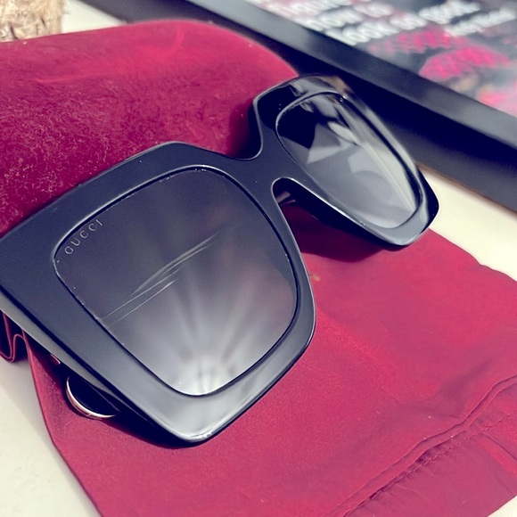 ✨Gucci Sunglasses✨ - Picture 2 of 7